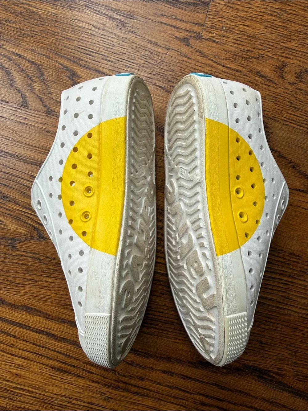 Native Jefferson Kids Unisex White Yellow Slip-On Water Shoes Half Circle 12